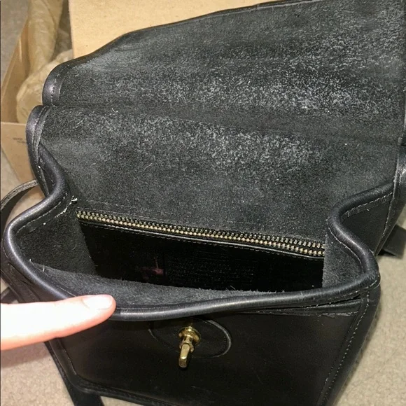 Vintage Coach Black Leather Messenger Bag with Brass Turnlock - Picture 5 of 5